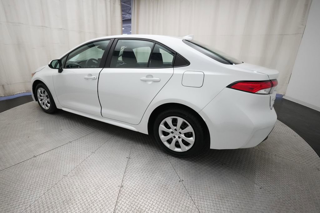 Used 2025 Toyota Corolla LE FWD image 31
