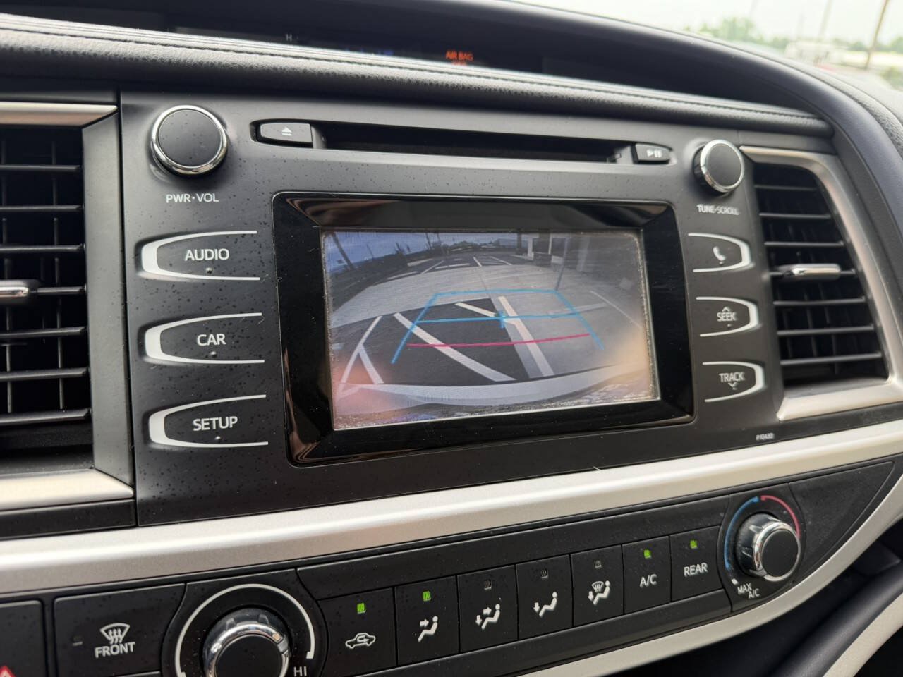 Used 2015 Toyota Highlander LE AWD/4WD image 29