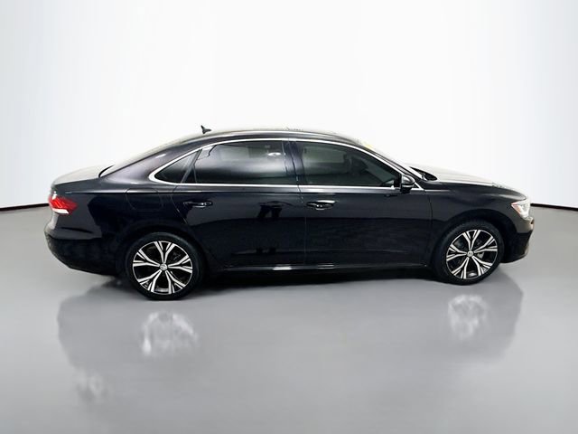 Used 2021 Volkswagen Passat 2.0T SE FWD image 8