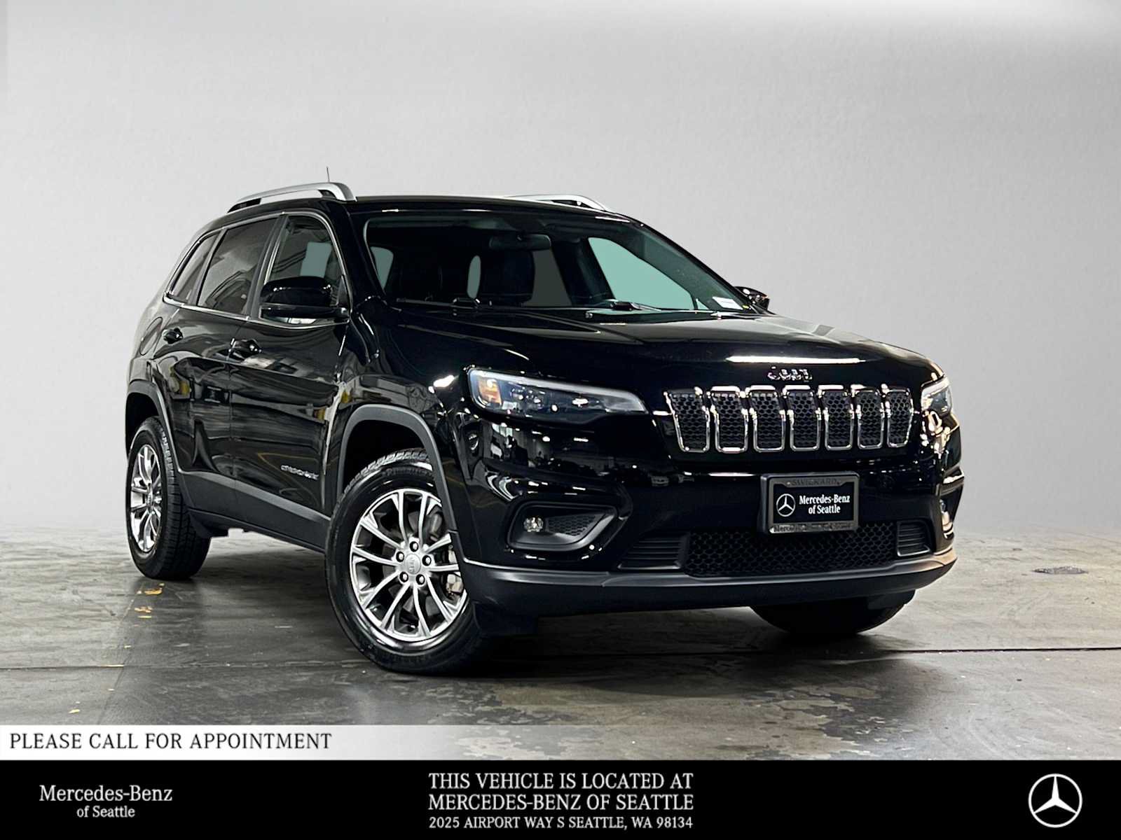 Used 2019 Jeep Cherokee Latitude Plus w/ Cold Weather Group AWD/4WD image 1