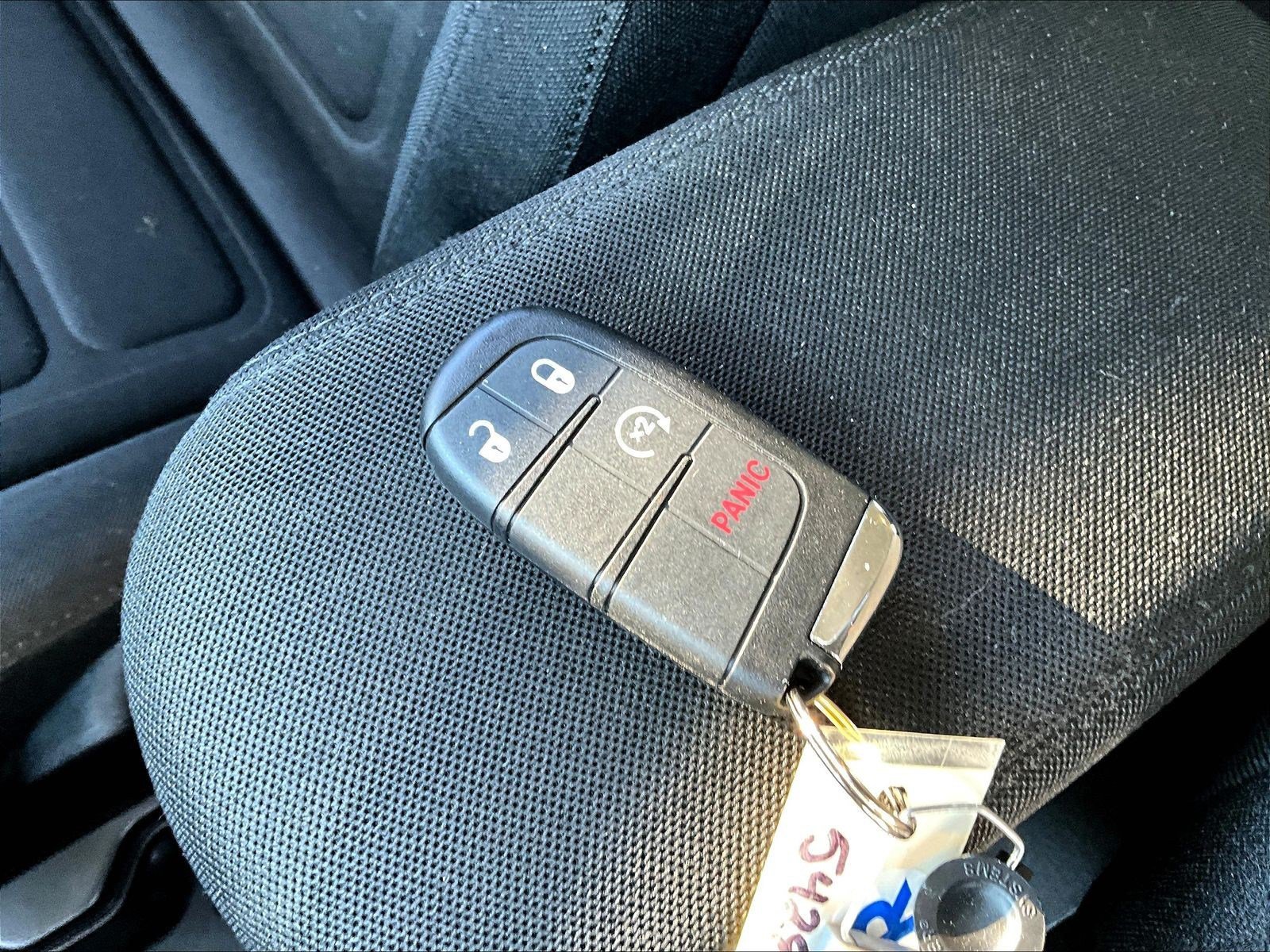 Used 2020 Jeep Renegade Latitude w/ Cold Weather Group AWD/4WD image 35