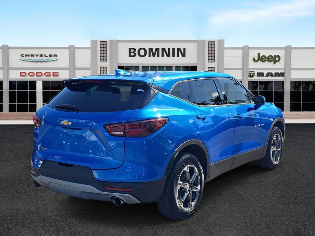 Used 2025 Chevrolet Blazer LT image 3