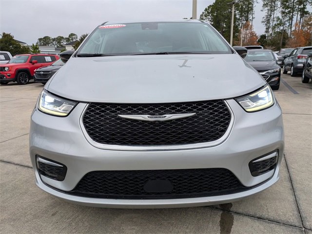 Certified 2024 Chrysler Pacifica Touring-L image 9