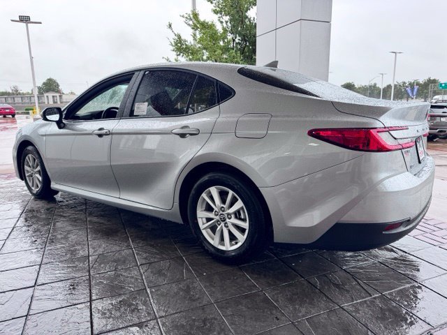 New 2026 Toyota Camry Hybrid FWD image 7