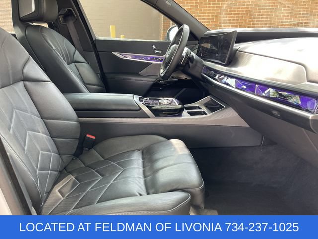 Used 2023 BMW 760i xDrive AWD/4WD image 29