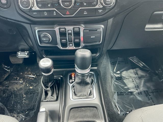 Used 2022 Jeep Gladiator Sport image 15