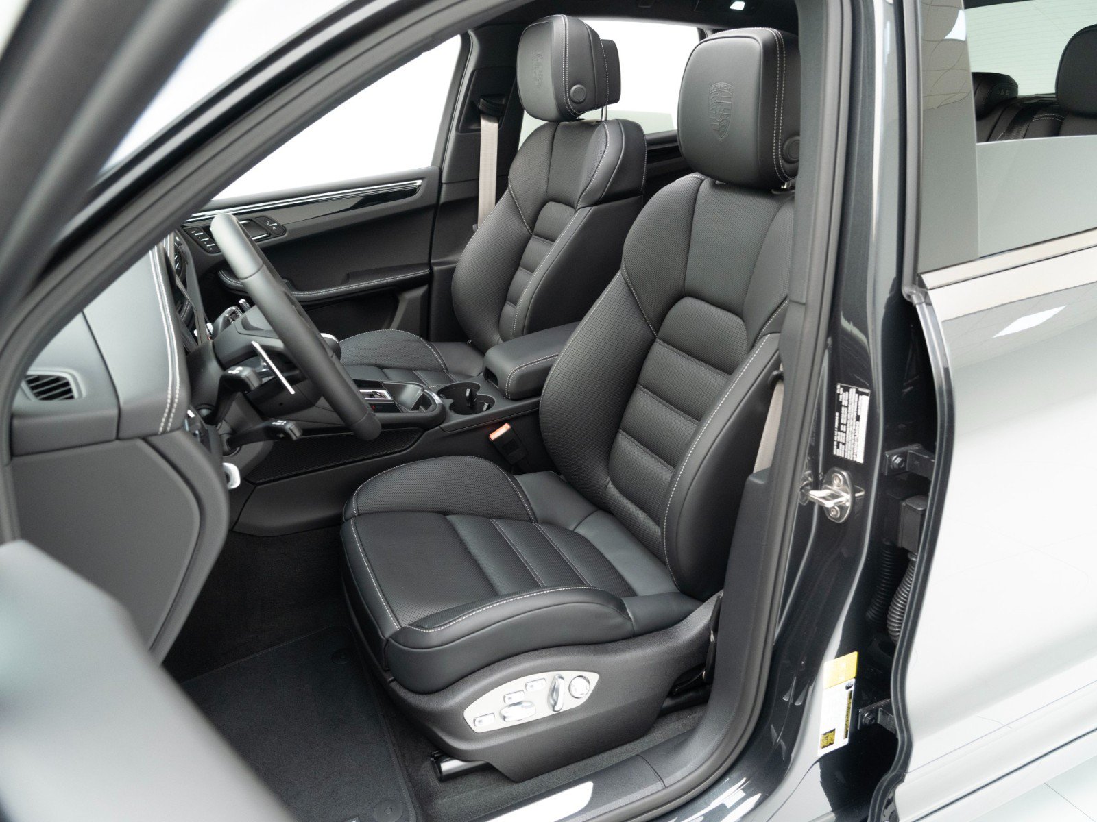 New 2026 Porsche Macan S AWD/4WD image 5
