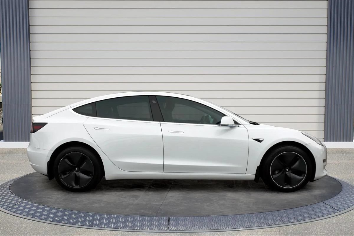 Used 2018 Tesla Model 3 Long Range AWD/4WD image 8