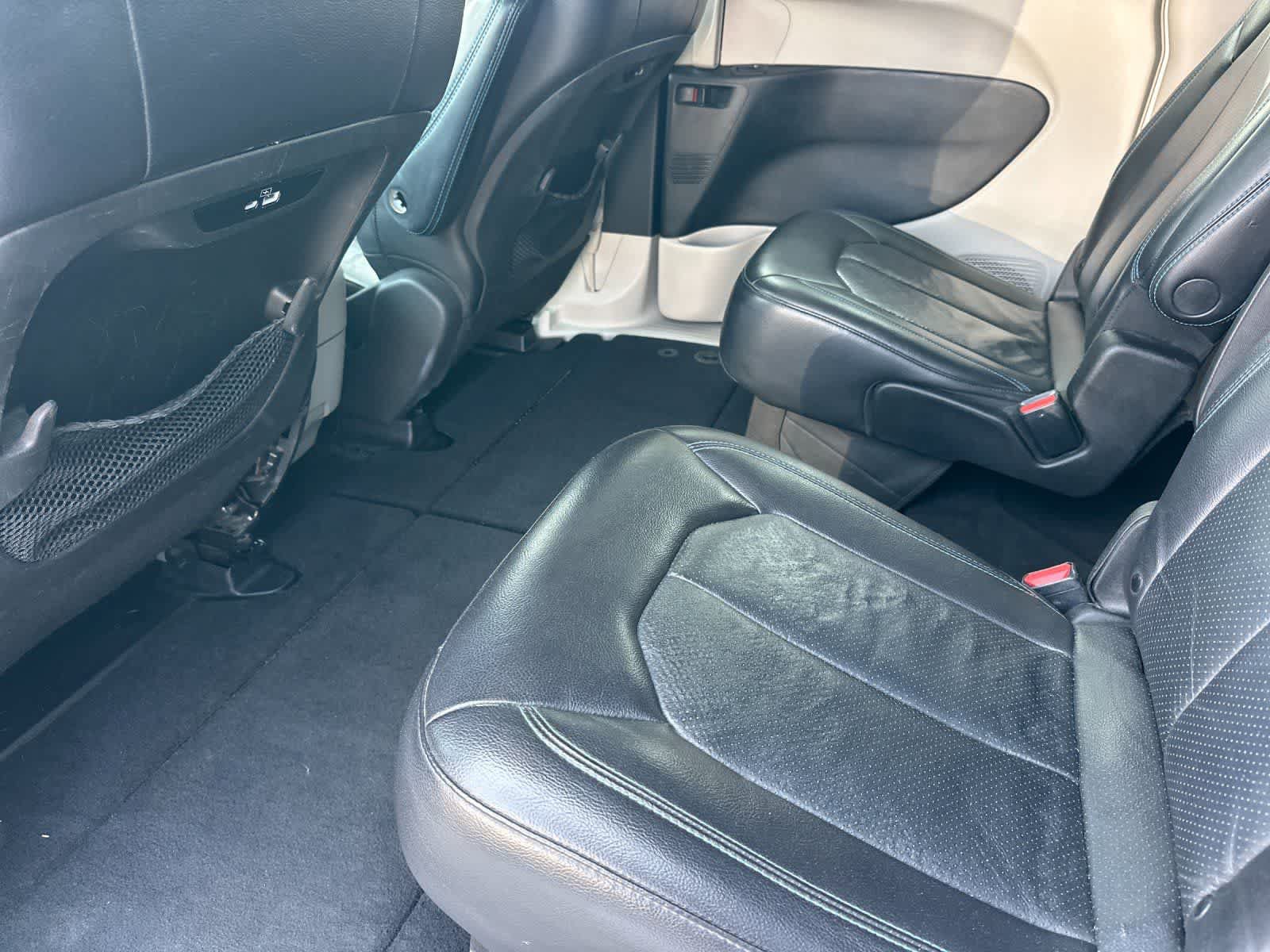 Used 2021 Chrysler Pacifica Touring-L FWD image 5