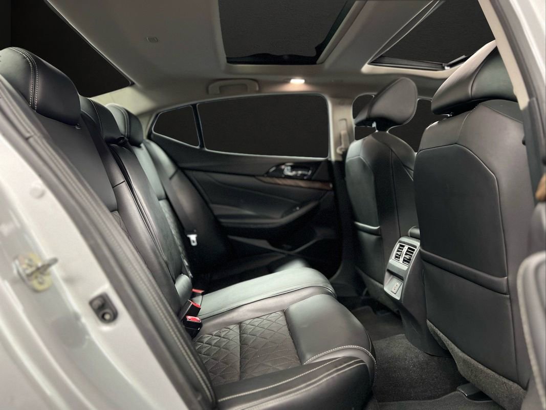 Used 2018 Nissan Maxima Platinum image 25