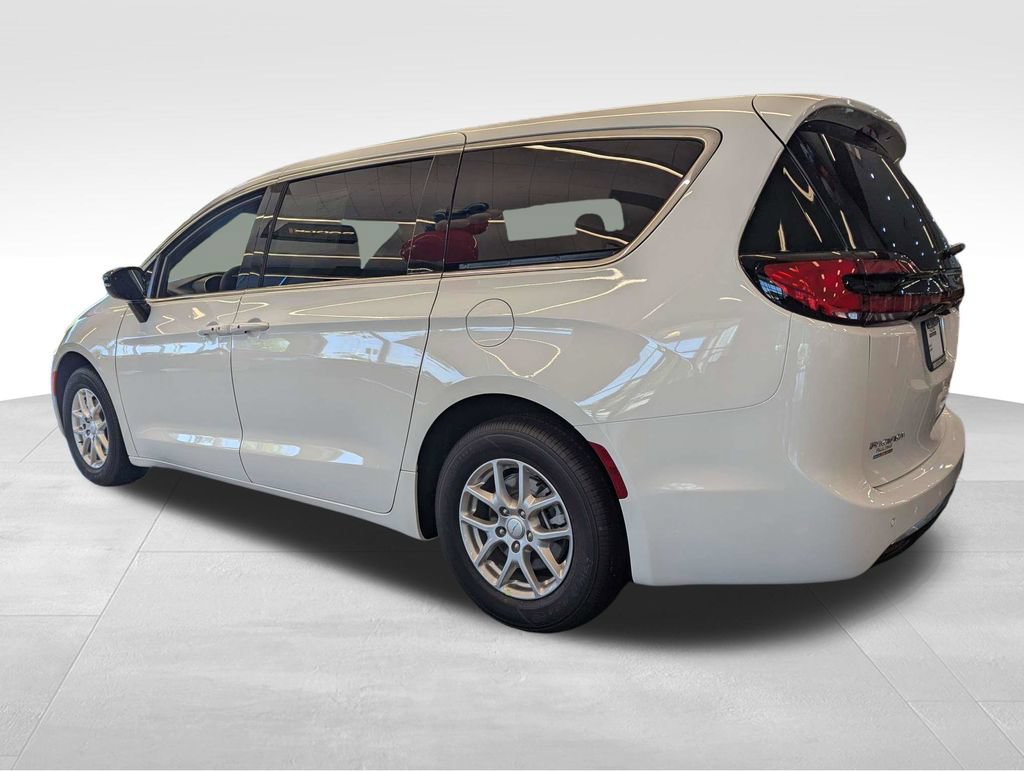 New 2027 Chrysler Pacifica Select w/ Family Tech Group FWD image 4