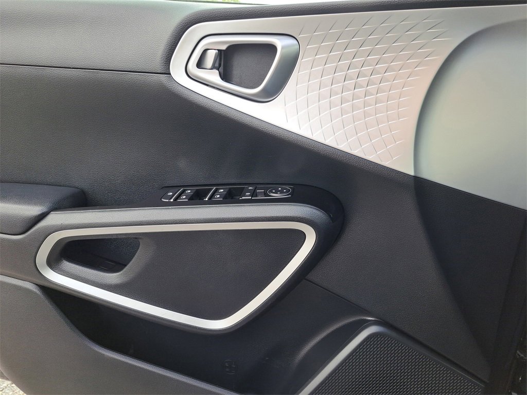 Used 2021 Kia Soul LX image 15