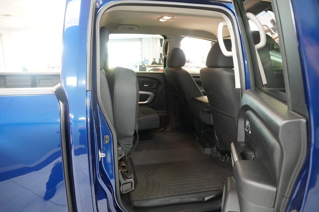 Used 2019 Nissan Titan SV AWD/4WD image 23