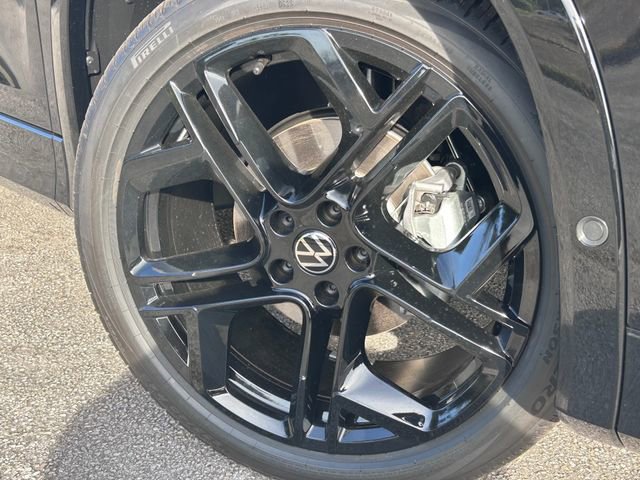 New 2026 Volkswagen Tiguan SE R-Line FWD image 2