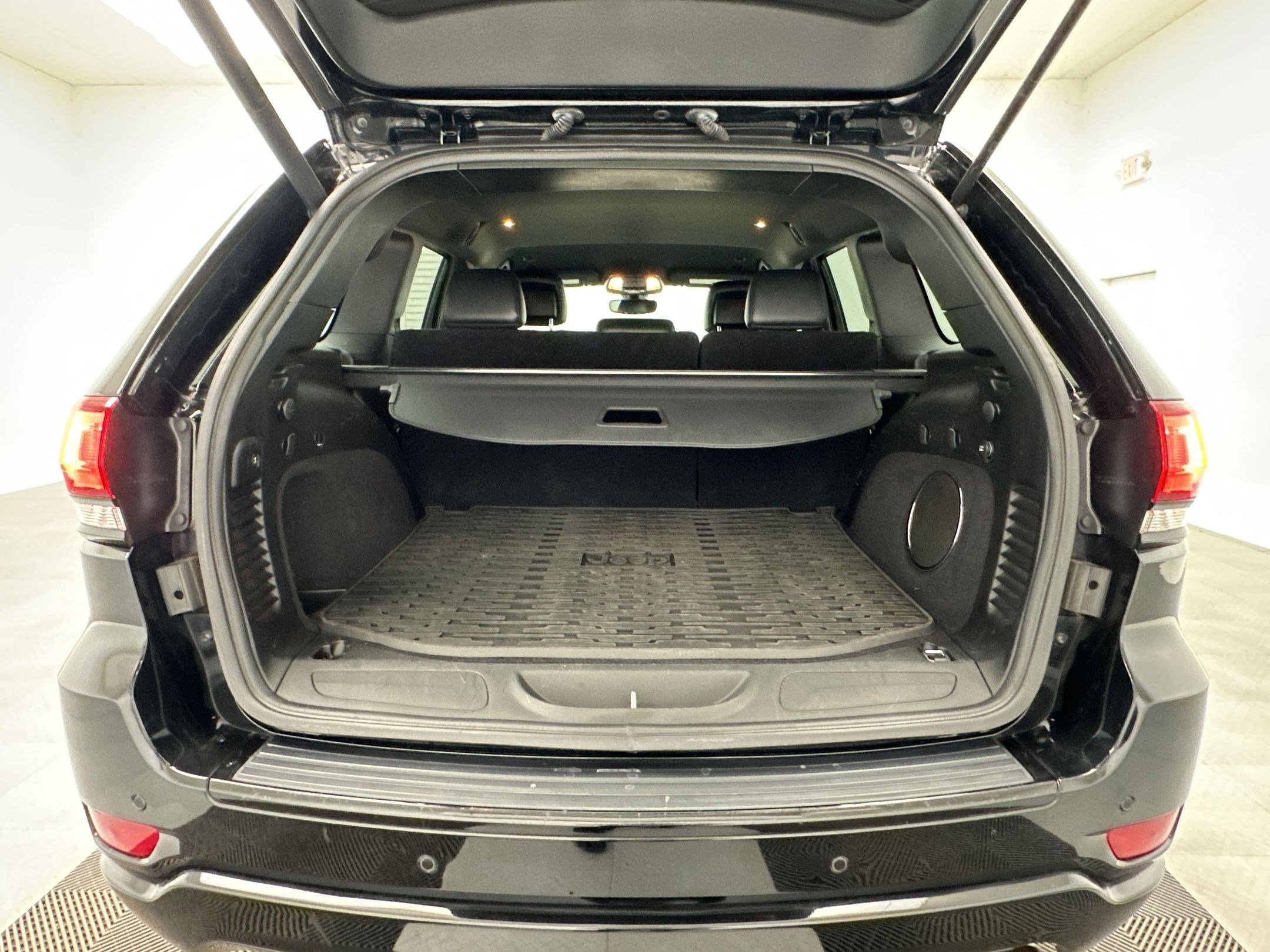 Used 2018 Jeep Grand Cherokee Altitude image 30