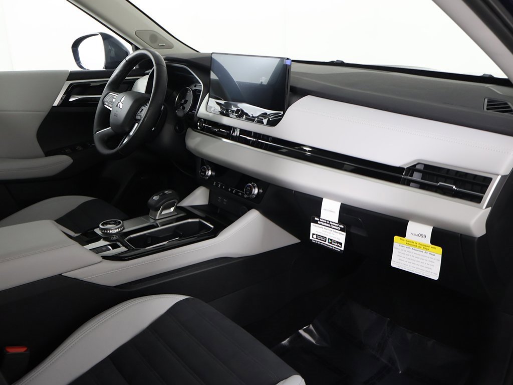 New 2025 Mitsubishi Outlander SE image 30
