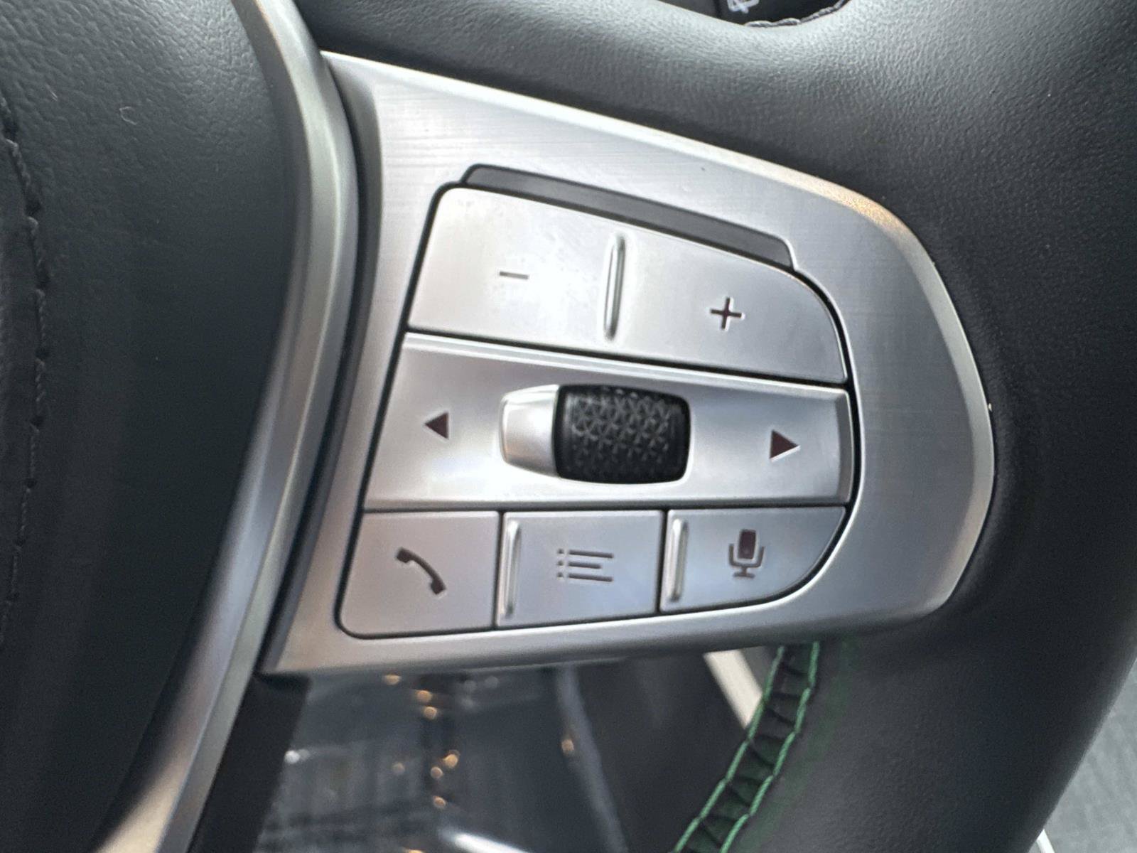 Certified 2025 BMW ALPINA XB7 AWD/4WD image 30