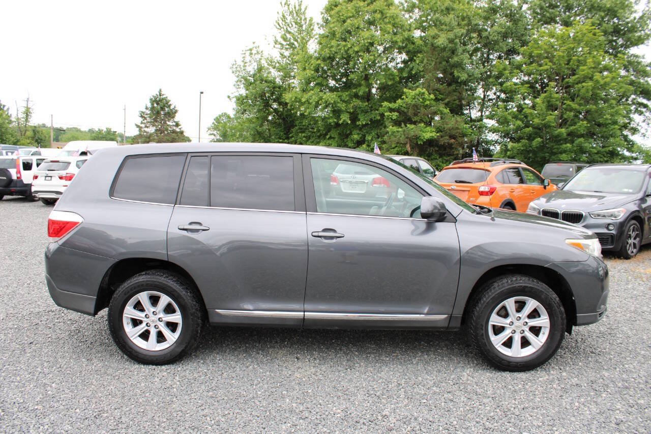 Used 2011 Toyota Highlander 4WD w/ Tow Pkg image 6