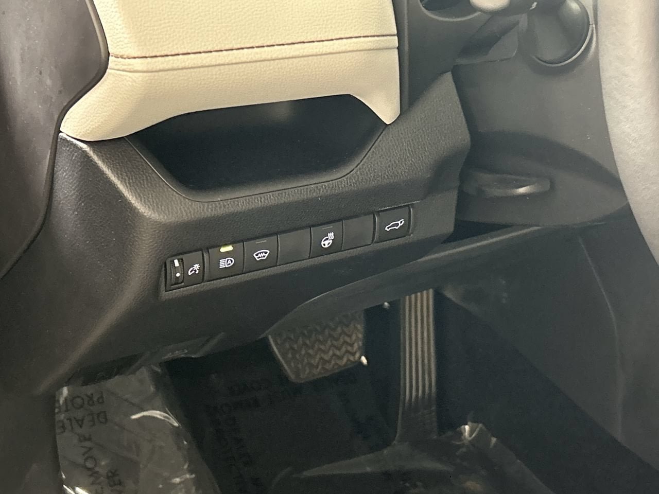 Used 2025 Toyota RAV4 XLE w/ Convenience Package AWD/4WD image 14