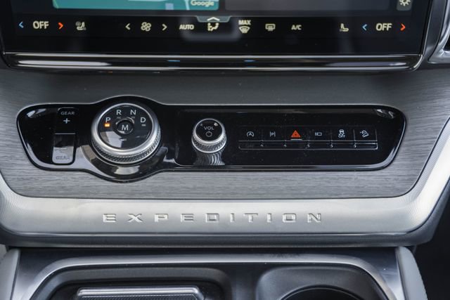 Used 2025 Ford Expedition Max Platinum w/ Driver's Package image 36