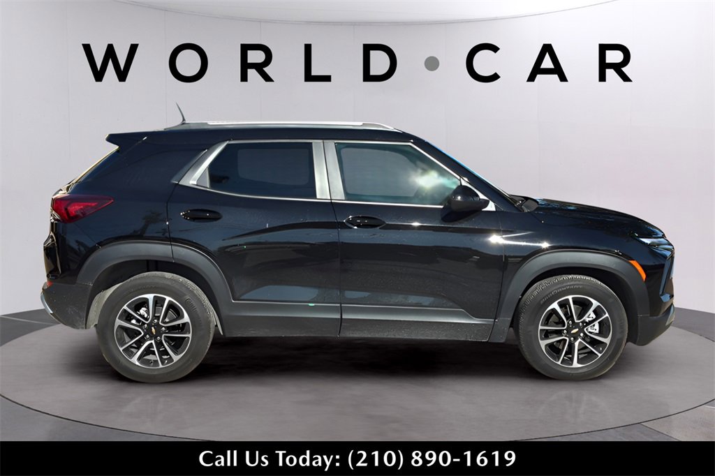 Used 2025 Chevrolet TrailBlazer LT w/ LT Cold Weather Package image 11