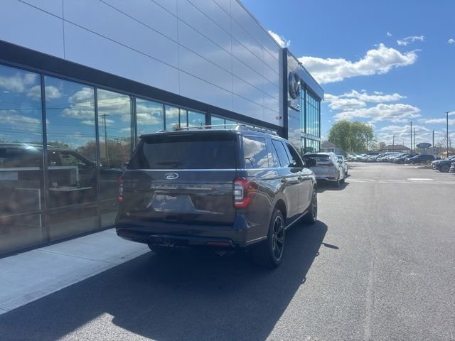 Used 2023 Ford Expedition Limited AWD/4WD image 3