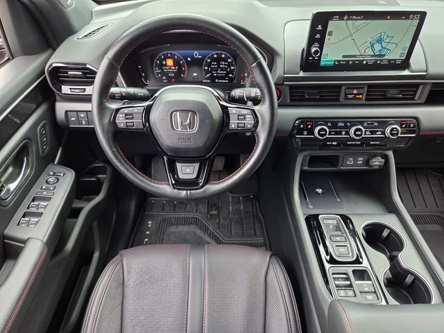 Certified 2025 Honda Pilot Black Edition image 17