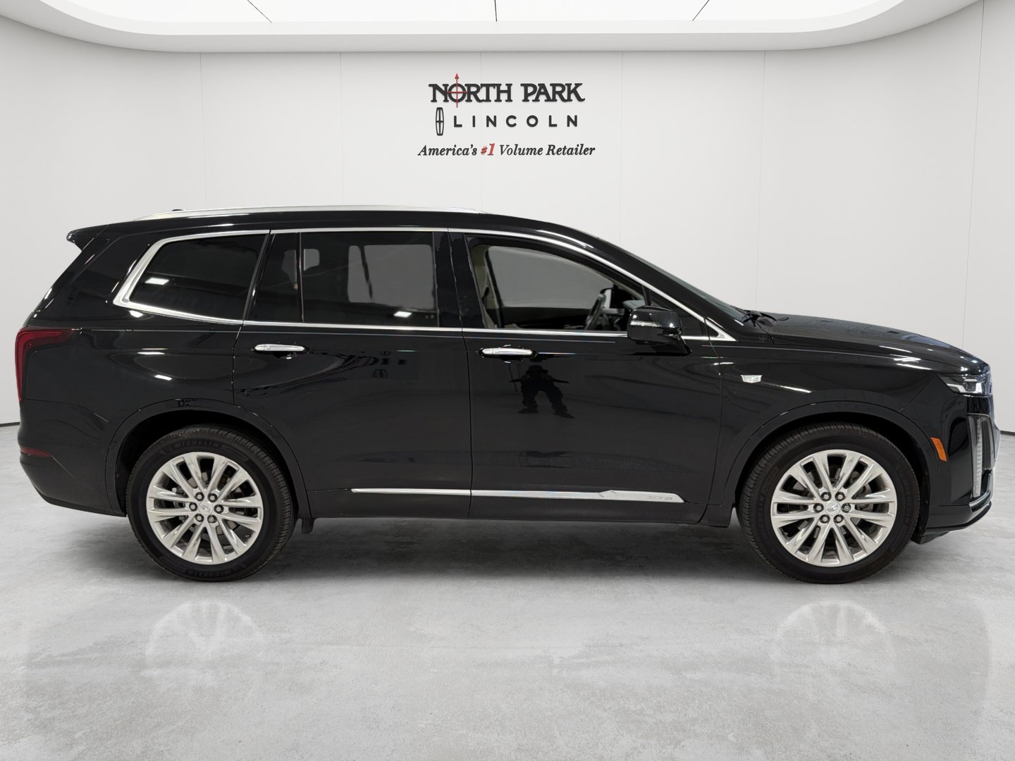 Used 2020 Cadillac XT6 Premium Luxury FWD image 6