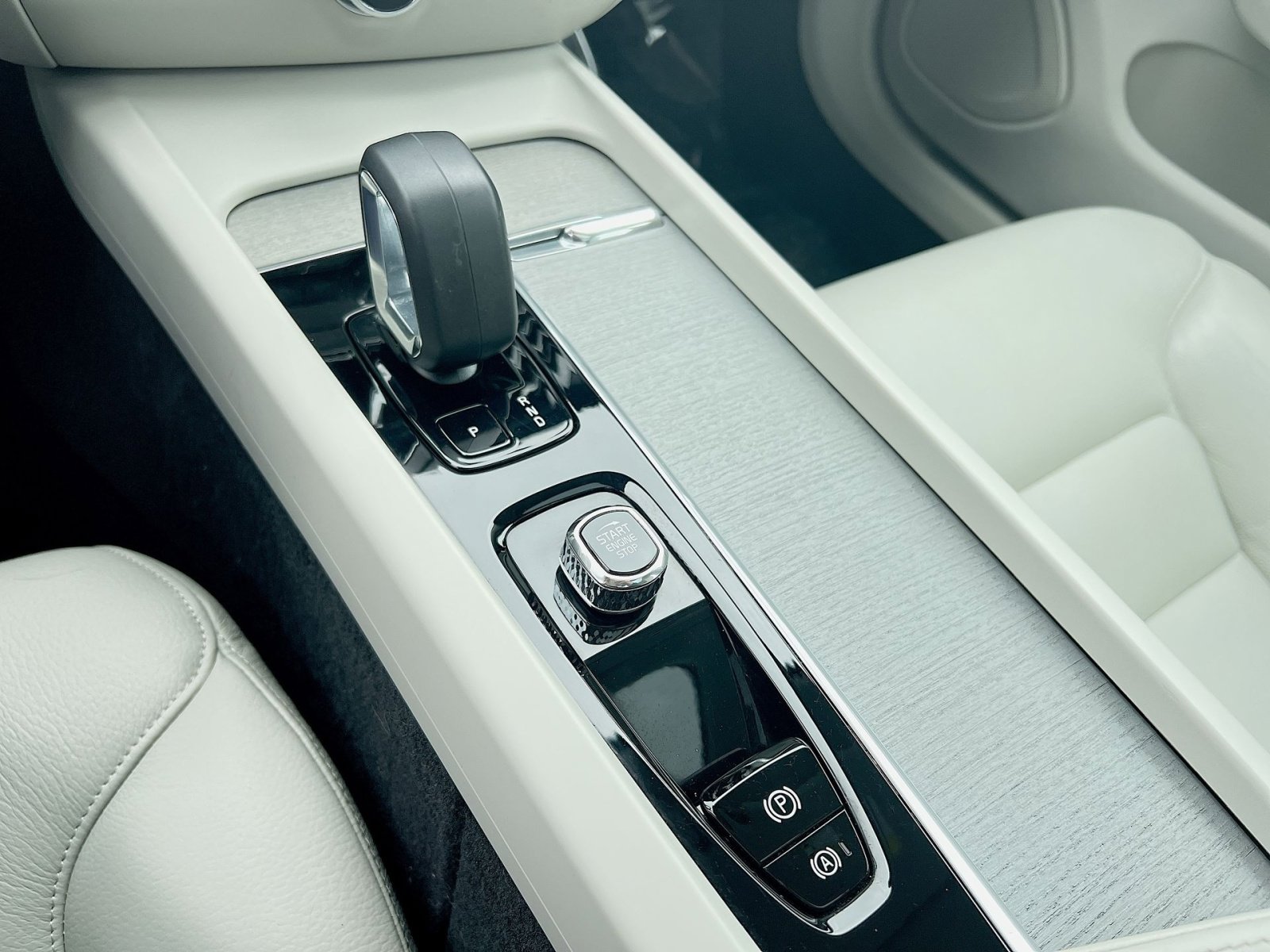 Certified 2023 Volvo S60 B5 Plus w/ Climate Package image 22