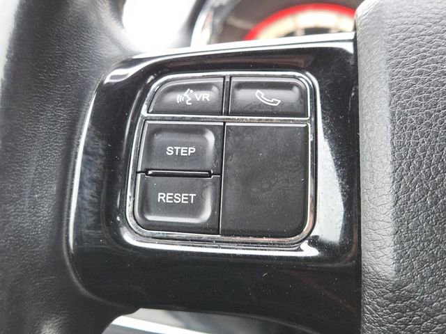 Used 2019 Dodge Grand Caravan SXT image 9