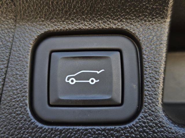 Used 2023 GMC Acadia SLT w/ Elevation Edition image 11
