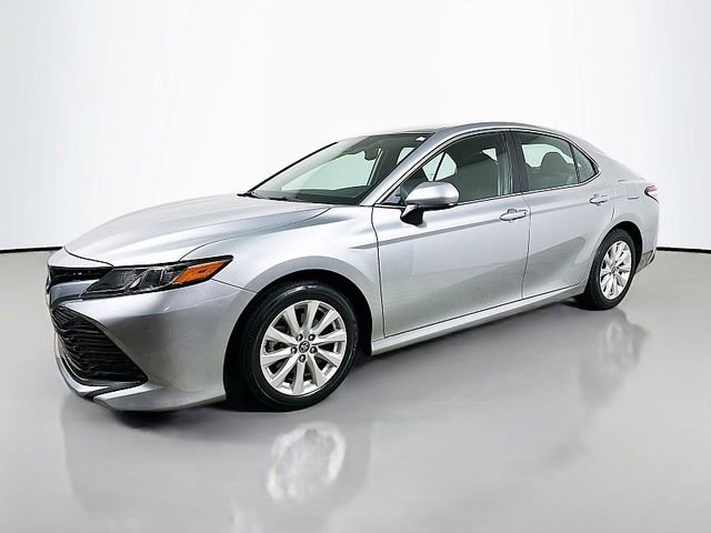Used 2020 Toyota Camry LE FWD image 3
