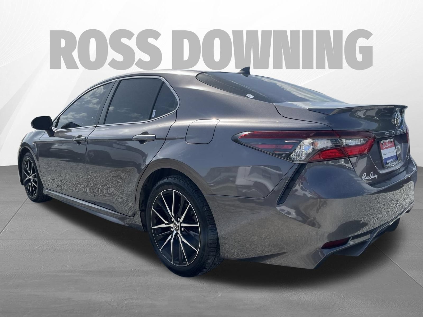 Used 2021 Toyota Camry SE FWD image 6