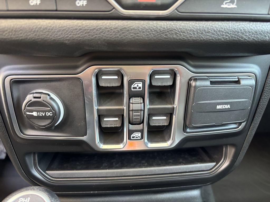 Used 2026 Jeep Wrangler Unlimited Sport AWD/4WD image 17