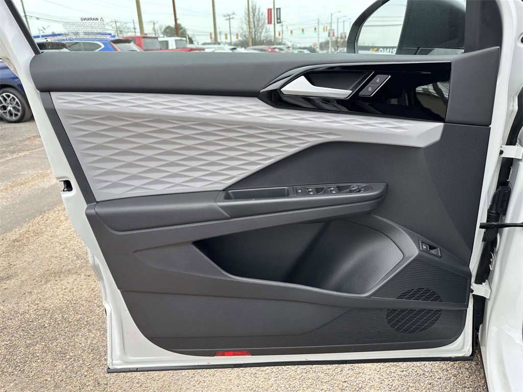 Used 2022 Volkswagen Taos S image 17