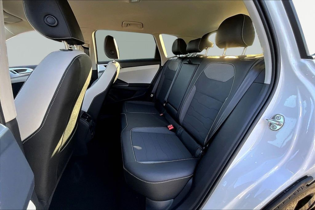 New 2026 Volkswagen Taos SE image 20