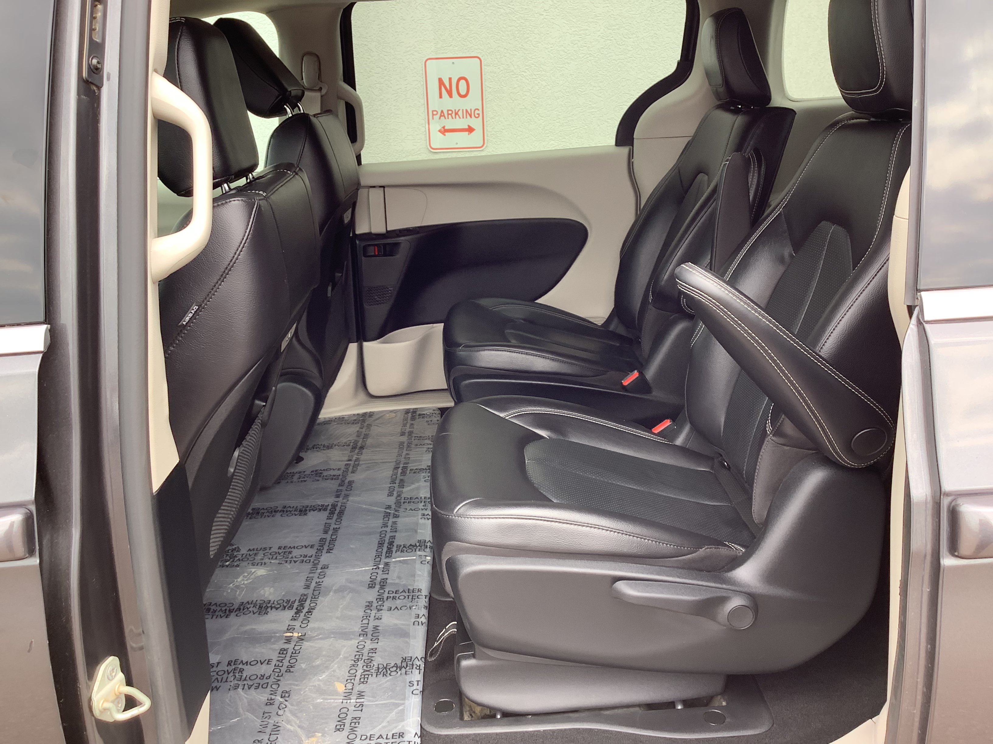 Used 2022 Chrysler Pacifica Touring-L FWD image 8