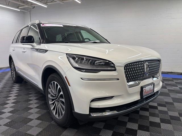 Used 2024 Lincoln Aviator Reserve AWD/4WD image 13