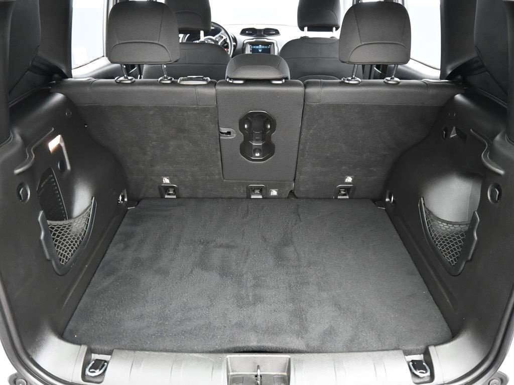 Certified 2020 Jeep Renegade Latitude w/ Cold Weather Group image 15