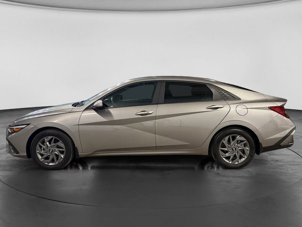 Certified 2024 Hyundai Elantra SEL image 9