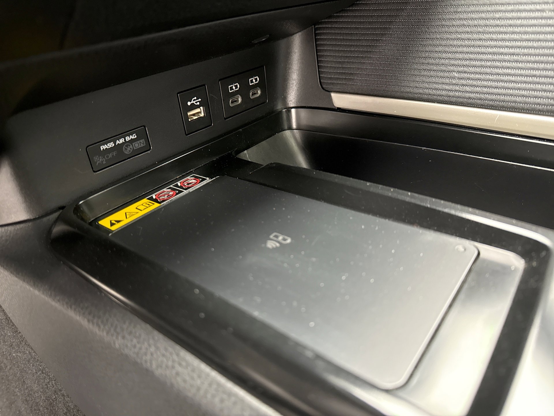 Used 2025 Toyota Camry SE w/ Multimedia Upgrade Package image 16