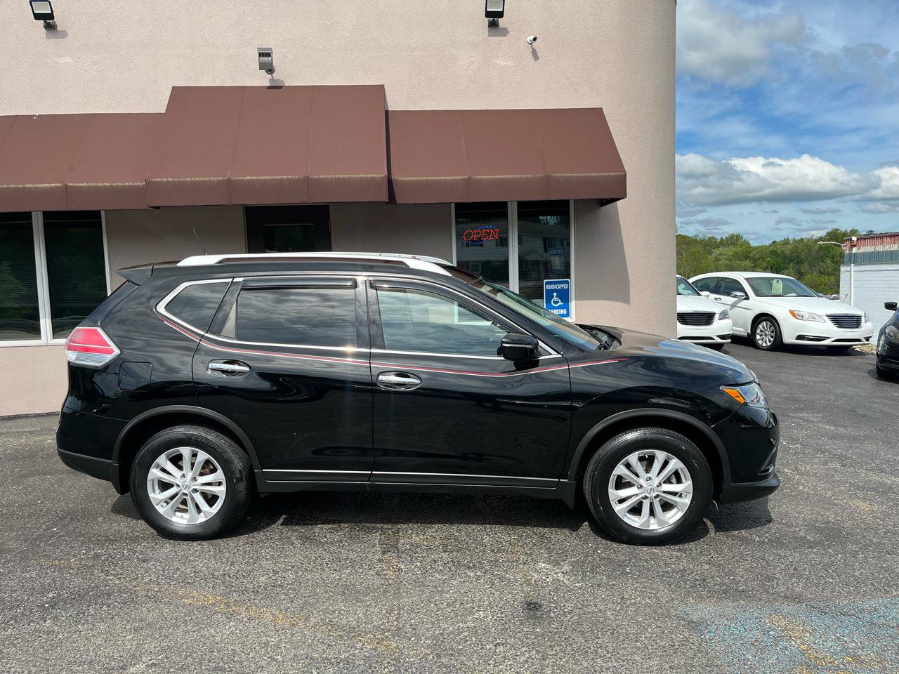 Used 2015 Nissan Rogue SV AWD/4WD image 4