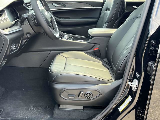 New 2025 Jeep Grand Cherokee Limited w/ Luxury Tech Group II image 10