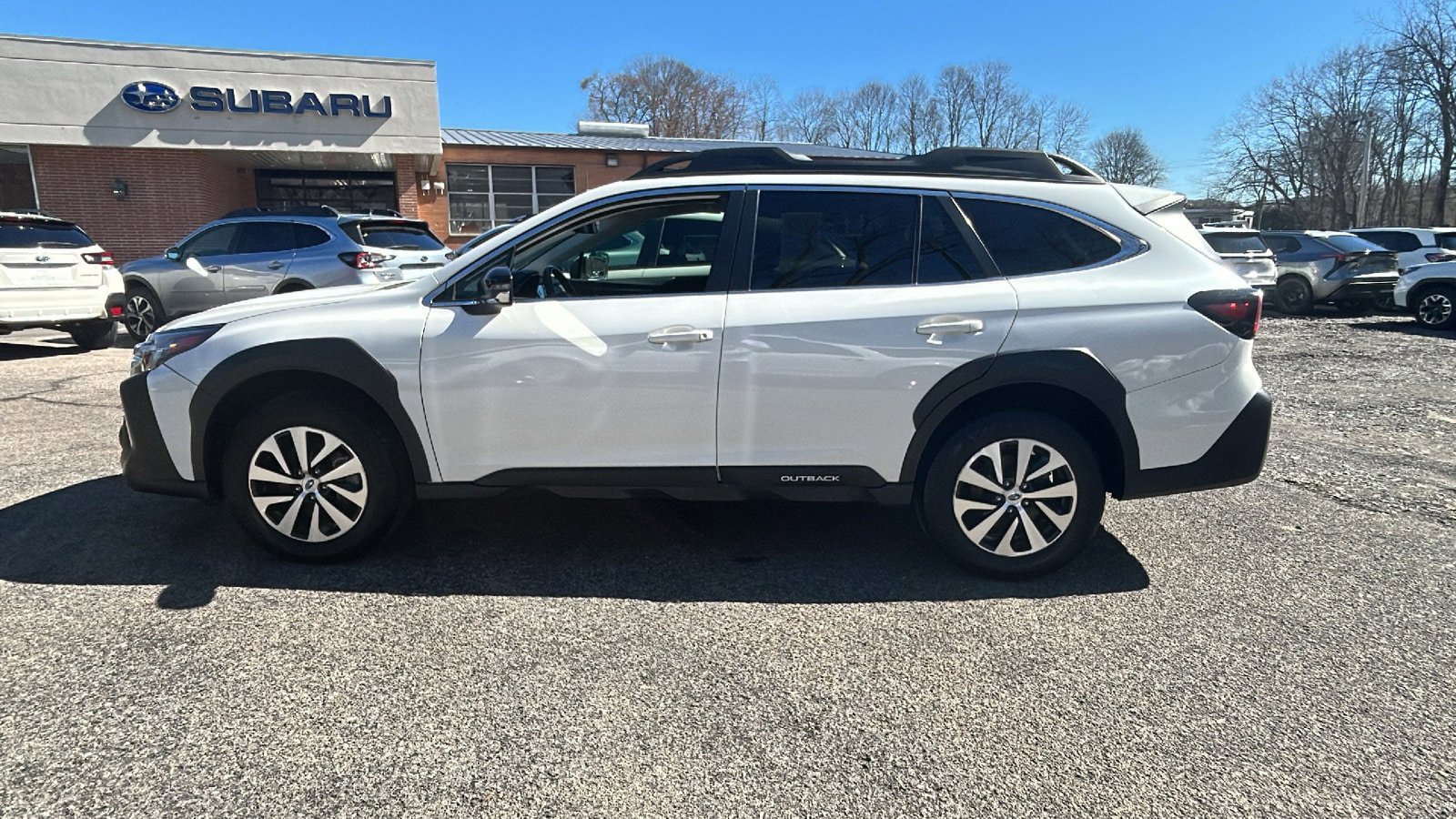 Used 2023 Subaru Outback Premium AWD/4WD image 3