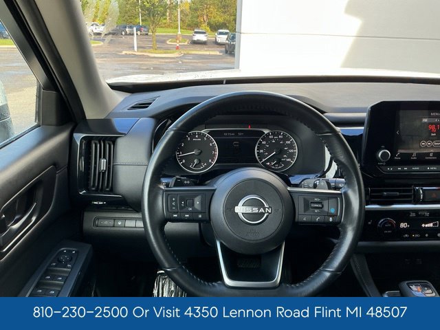 Used 2024 Nissan Pathfinder SV FWD image 18
