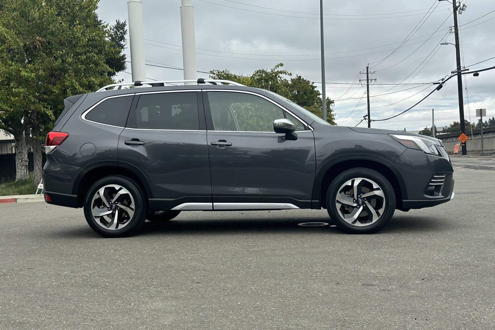 Used 2024 Subaru Forester Touring w/ Convenience Package AWD/4WD image 3