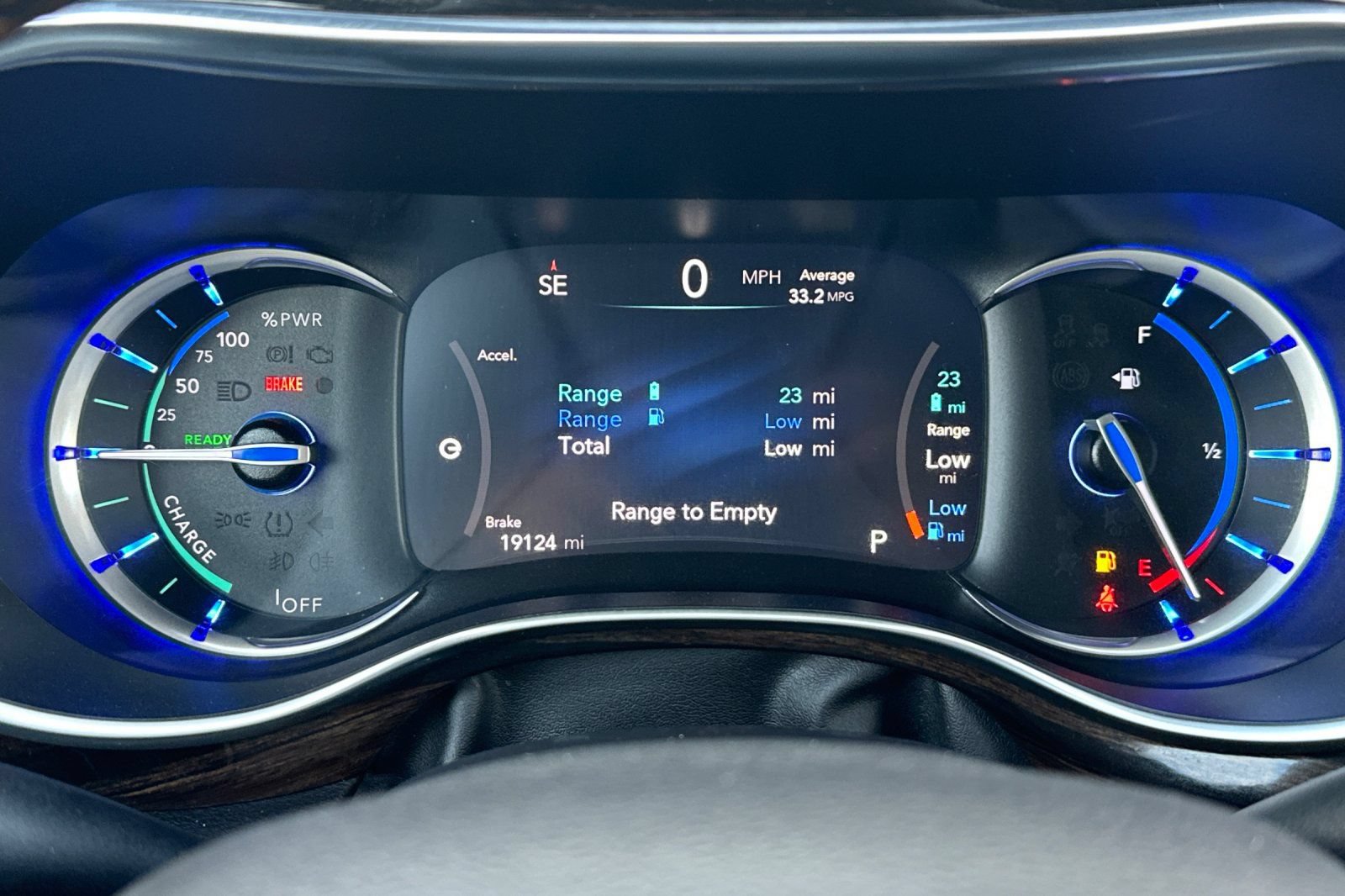 Used 2023 Chrysler Pacifica Pinnacle FWD image 25