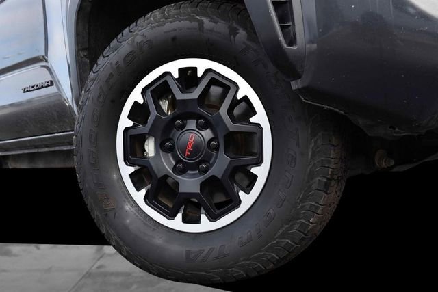 Used 2024 Toyota Tacoma TRD Off-Road image 3