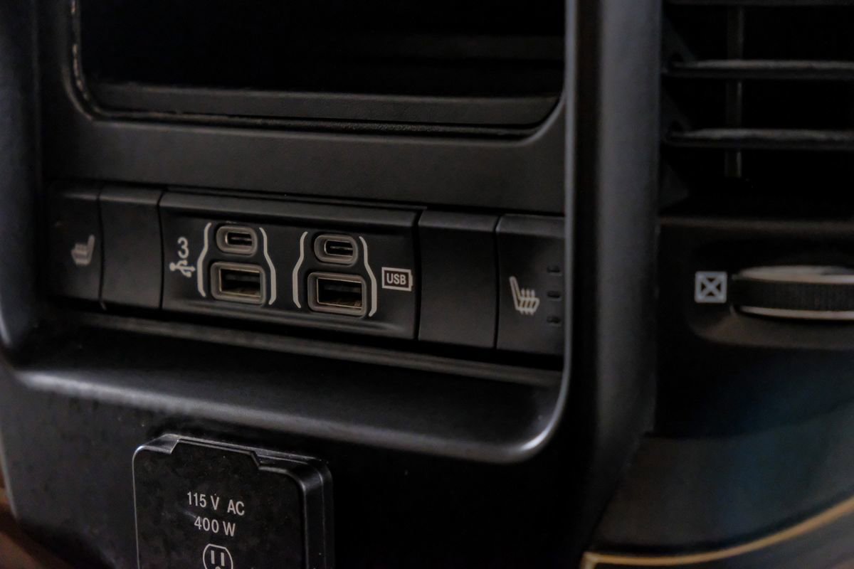 Used 2020 RAM 3500 Limited image 32