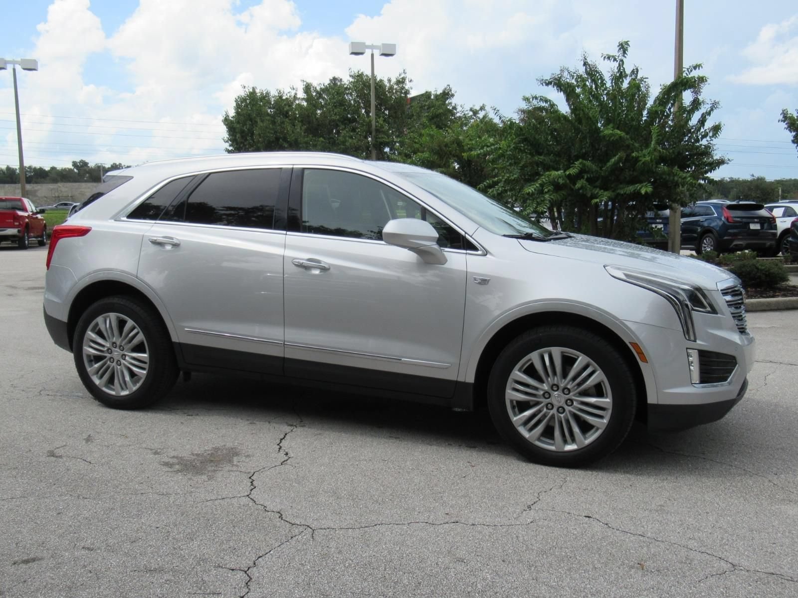 Used 2019 Cadillac XT5 Premium Luxury FWD image 2